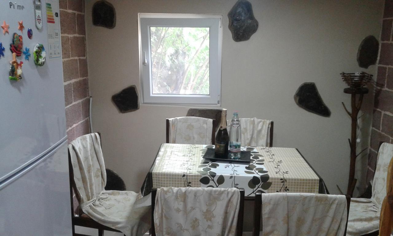 Guest House Nima Borjomi Luaran gambar