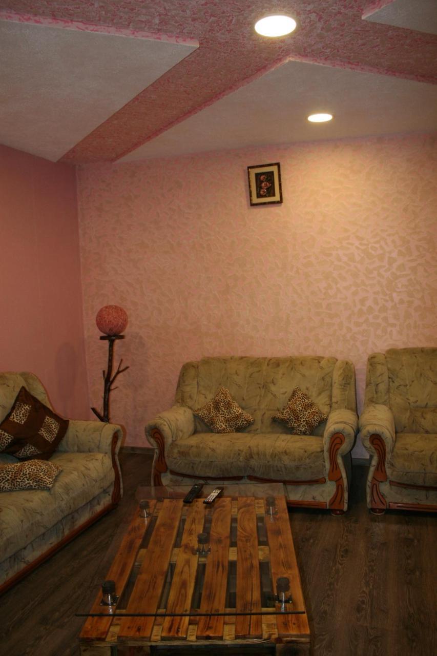 Guest House Nima Borjomi Luaran gambar